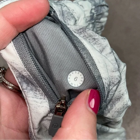 Lululemon shorts - Picture 7 of 8